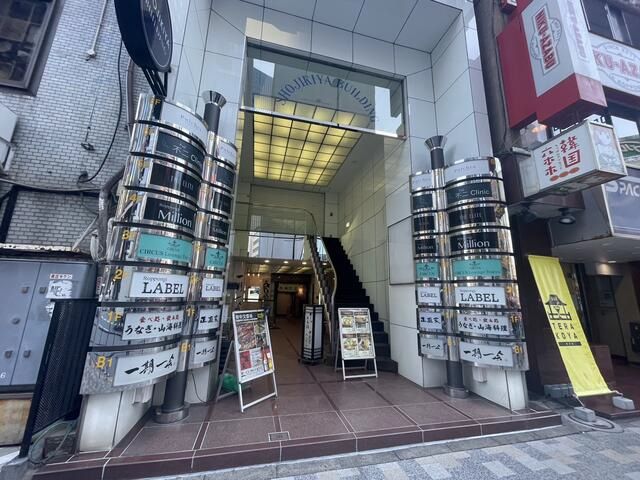 【港区・六本木駅徒歩1分】都営大江戸線・東京メトロ日比谷線　44.48坪・駅近の大型店舗